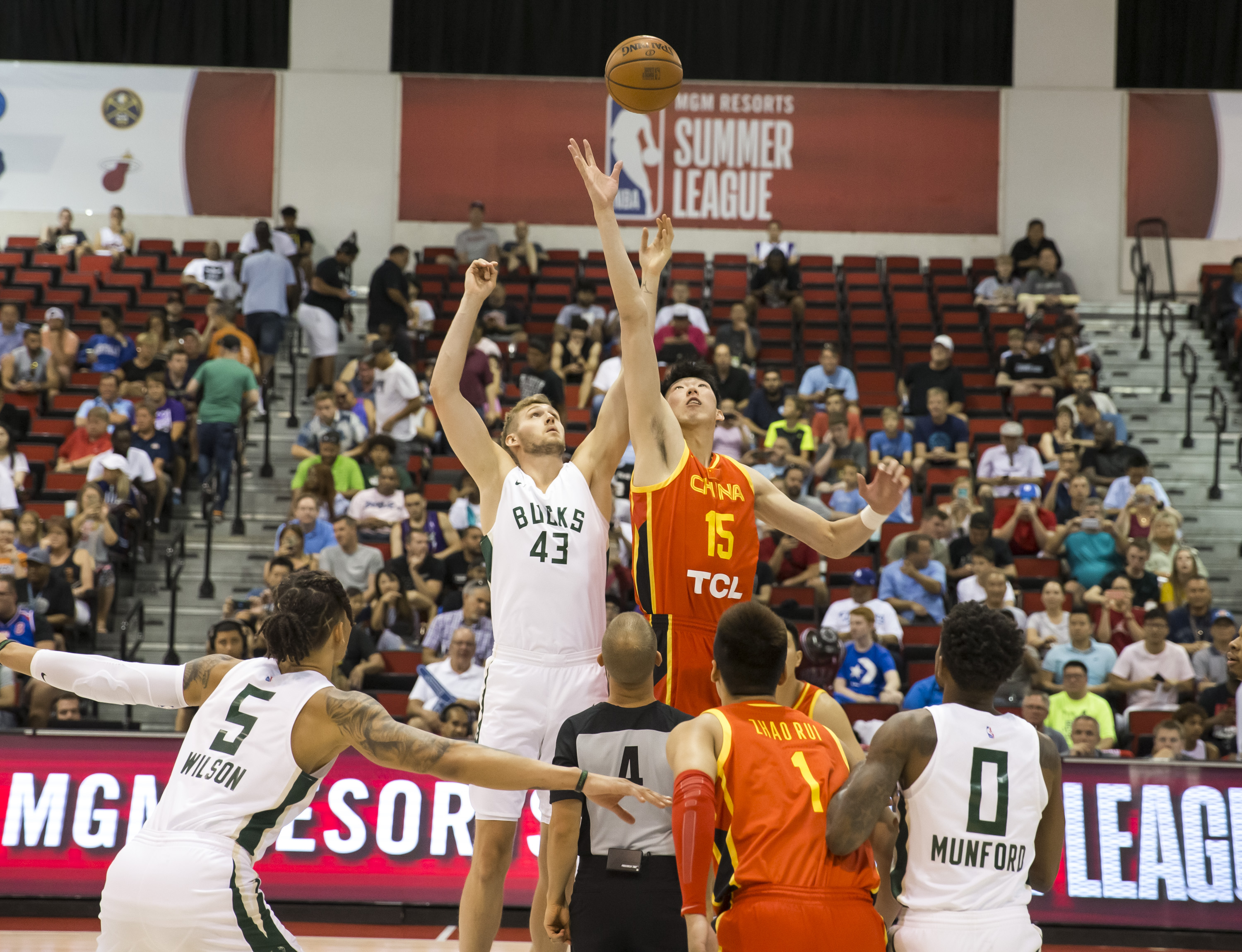 伦纳德在与 伦纳德在与